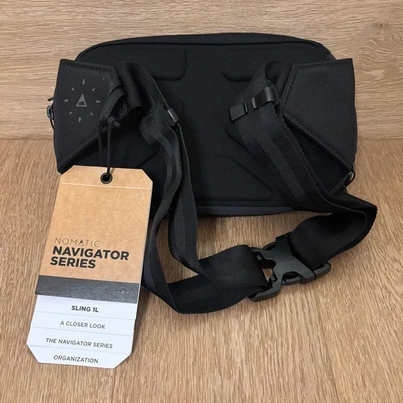 Nomatic Navigator Sling 1L Black NWT Minimal Travel Crossbody Bag Tech - Picture 3 of 8